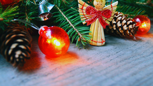 Comment mettre une guirlande lumineuse sur un sapin ?